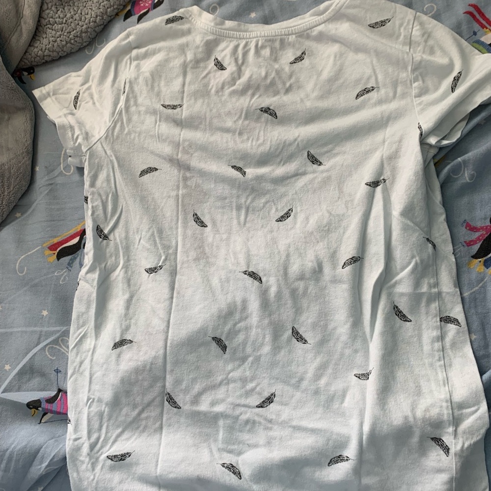 GAP feather print t-shirt